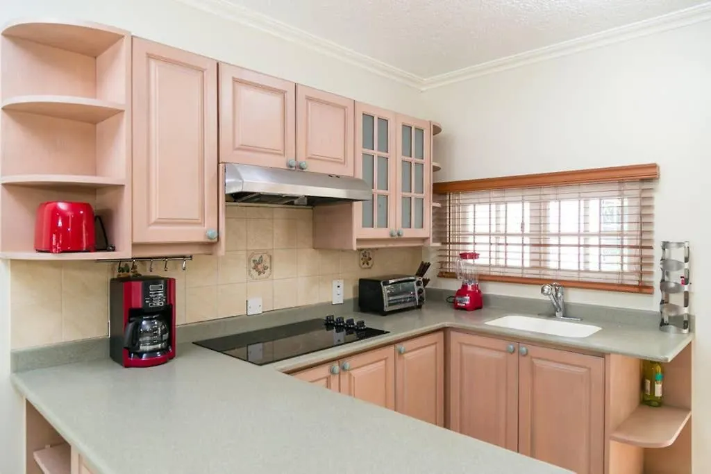 Choose To Be Happy At Surbiton Square - Two Bedroom Townhouse Kingston 0*,