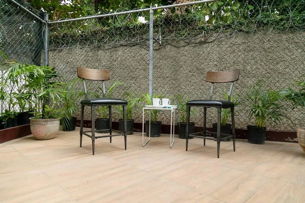 Choose To Be Happy At Surbiton Square - Two Bedroom Townhouse Kingston Villa