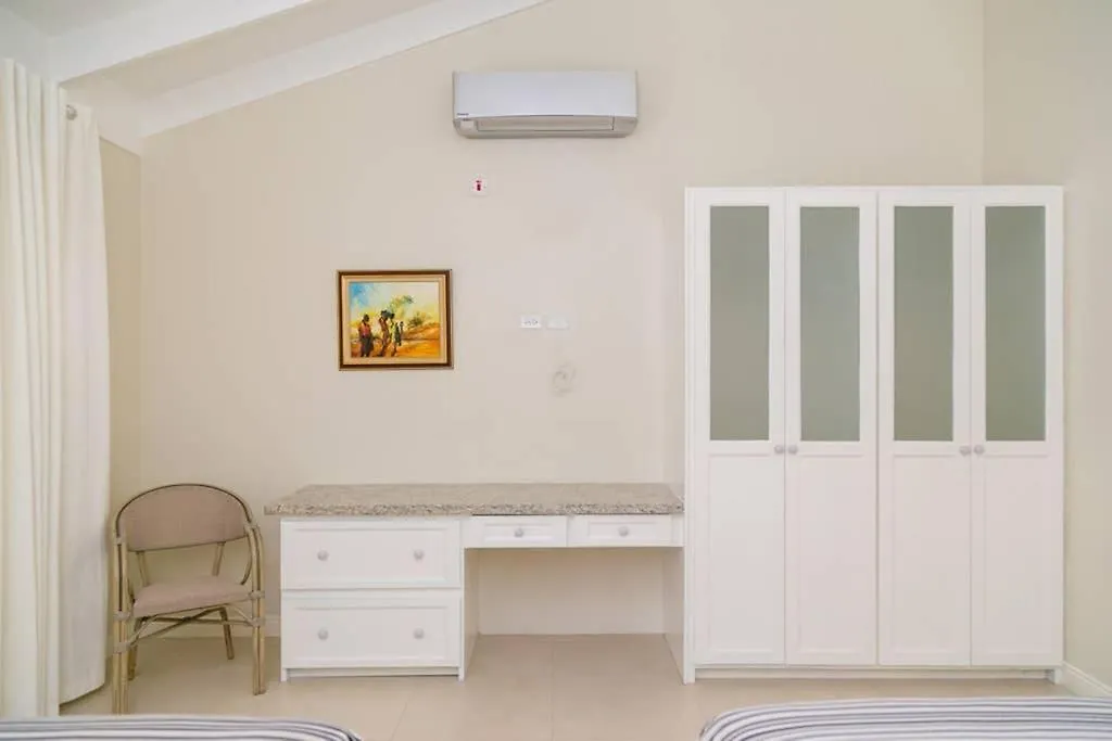 Choose To Be Happy At Surbiton Square - Two Bedroom Townhouse Kingston