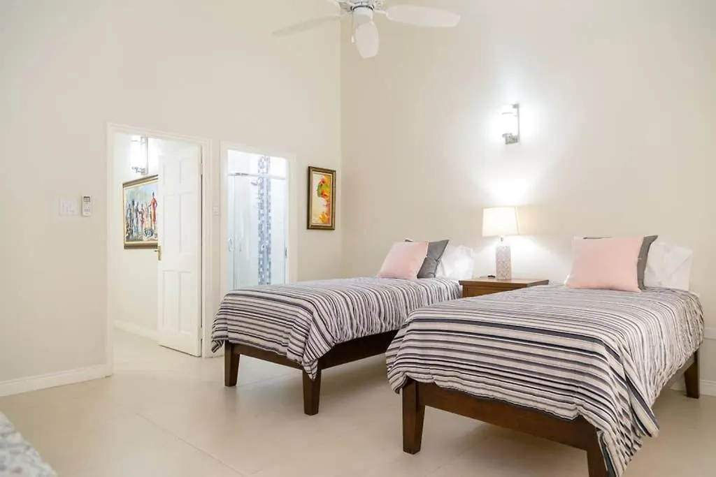Choose To Be Happy At Surbiton Square - Two Bedroom Townhouse Kingston 0*,