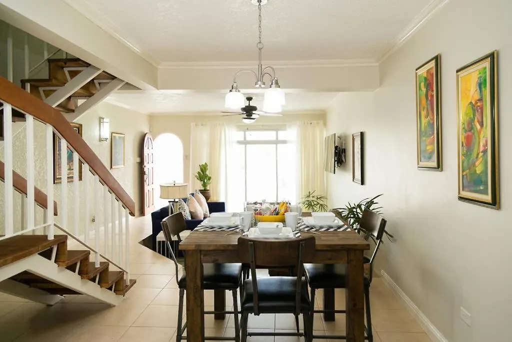 Villa Choose To Be Happy At Surbiton Square - Two Bedroom Townhouse Kingston